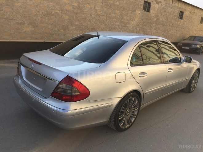 Mercedes E 270 2002, 319,000 km - 2.7 l - Bakı