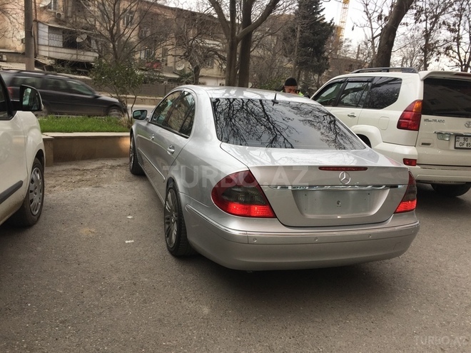 Mercedes E 270 2002, 319,000 km - 2.7 l - Bakı