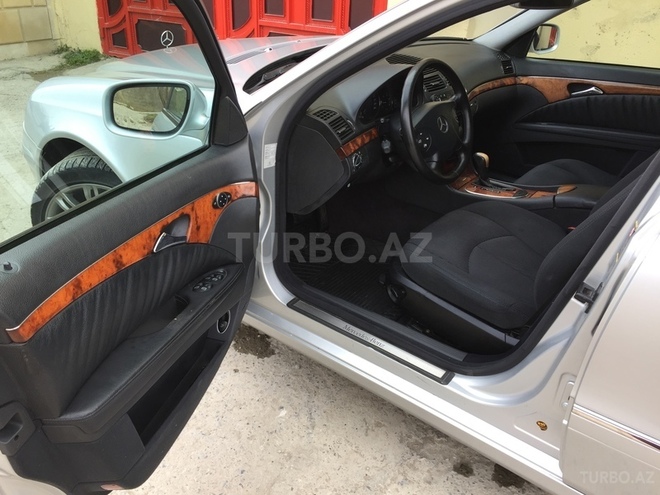Mercedes E 270 2002, 319,000 km - 2.7 l - Bakı