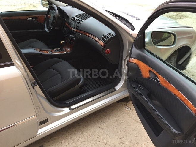 Mercedes E 270 2002, 319,000 km - 2.7 l - Bakı