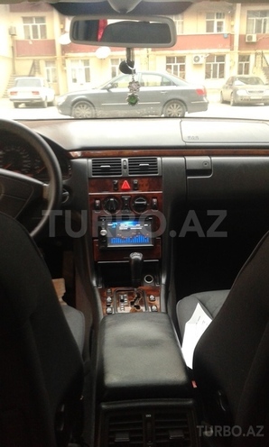 Mercedes E 240 1998, 236,437 km - 2.4 л - Bakı