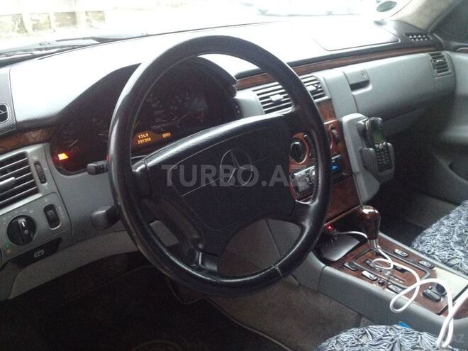 Mercedes E 240 1998, 297,000 km - 2.4 л - Bakı