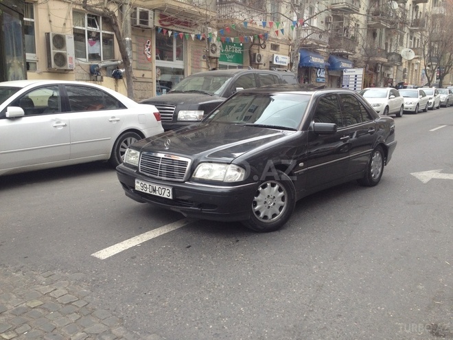 Mercedes C 220 2000, 276,500 km - 2.2 l - Bakı