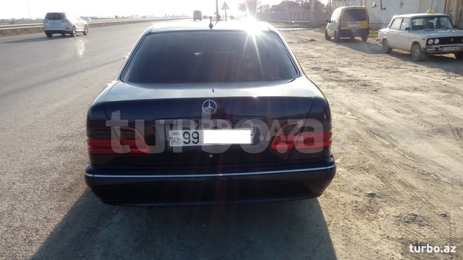 Mercedes E 200 2001, 270,400 km - 2.0 l - İmişli