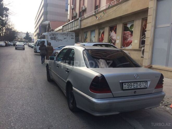 Mercedes C 220 1999, 240,000 km - 2.2 л - Bakı