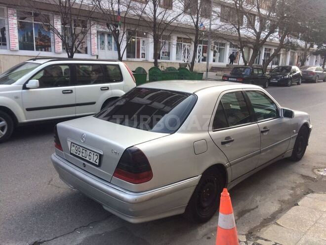 Mercedes C 220 1999, 240,000 km - 2.2 л - Bakı
