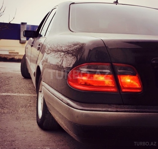 Mercedes E 200 1998, 254,000 km - 2.0 l - Bakı