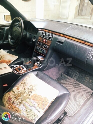 Mercedes E 240 1998, 290,000 km - 2.4 л - Bakı