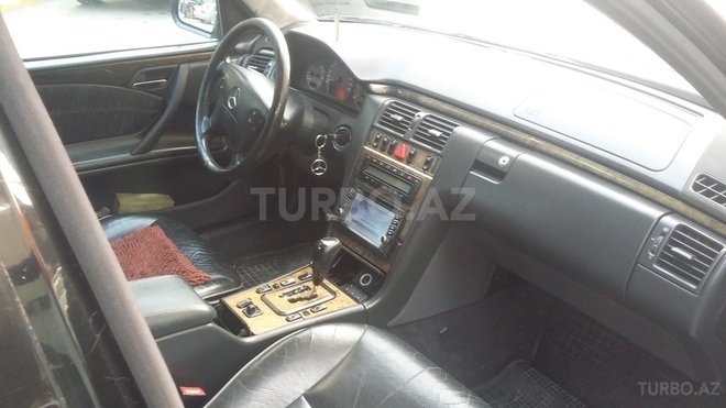 Mercedes E 320 1999, 281,000 km - 3.2 l - Bakı