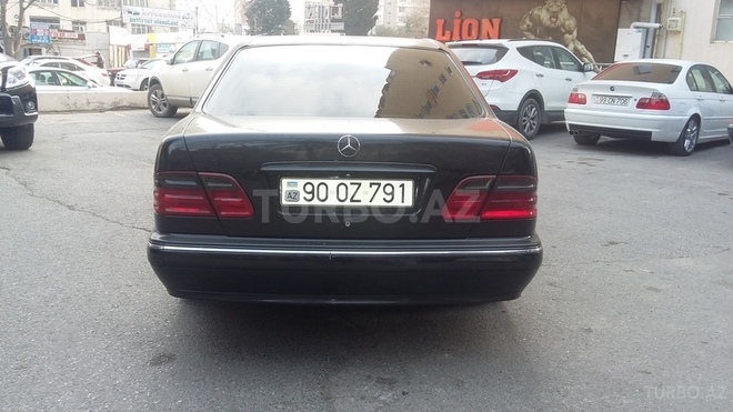 Mercedes E 320 1999, 281,000 km - 3.2 l - Bakı