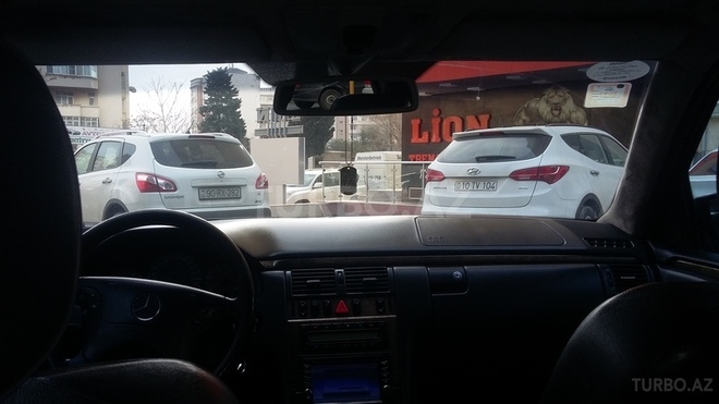 Mercedes E 320 1999, 281,000 km - 3.2 l - Bakı