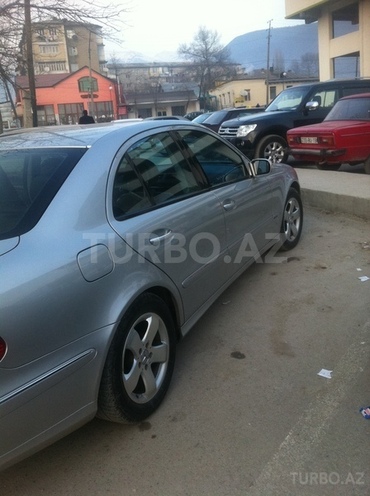 Mercedes E 270 2003, 180,366 km - 2.7 l - Şəki