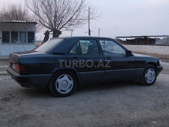 Mercedes 190 1989, 250,000 km - 2.0 l - Salyan