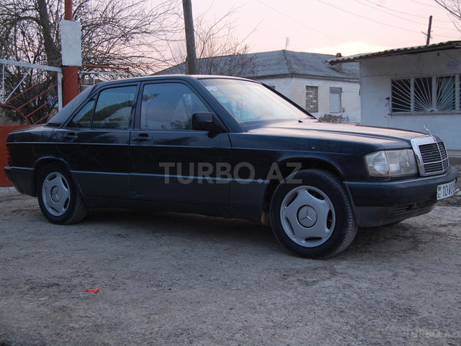 Mercedes 190 1989, 250,000 km - 2.0 l - Salyan