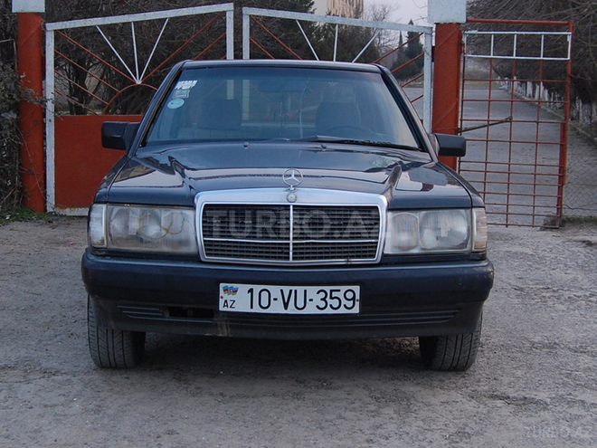 Mercedes 190 1989, 250,000 km - 2.0 l - Salyan