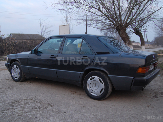 Mercedes 190 1989, 250,000 km - 2.0 l - Salyan