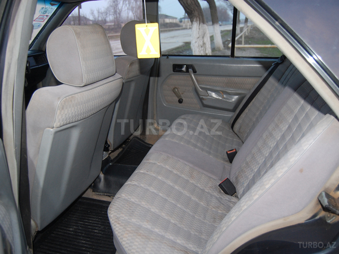Mercedes 190 1989, 250,000 km - 2.0 l - Salyan