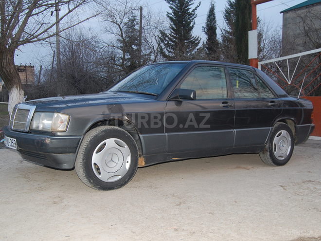 Mercedes 190 1989, 250,000 km - 2.0 l - Salyan