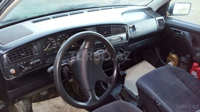 Volkswagen Golf 1994, 190,000 km - 1.6 l - Xaçmaz