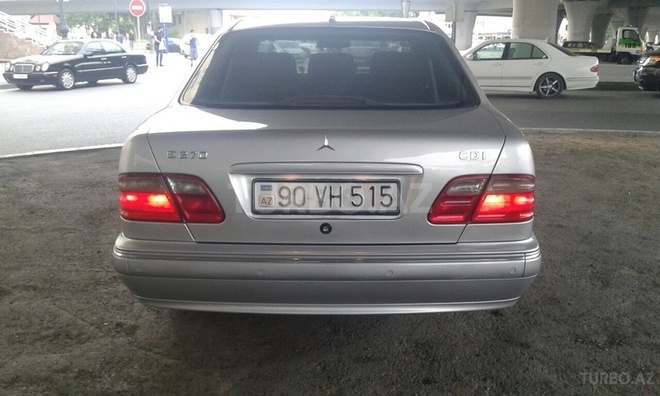 Mercedes E 270 2001, 214,000 km - 2.7 l - Bakı