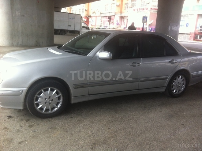 Mercedes E 270 2001, 214,000 km - 2.7 l - Bakı