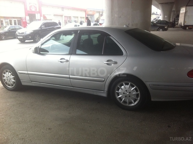Mercedes E 270 2001, 214,000 km - 2.7 l - Bakı