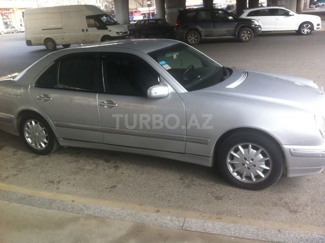 Mercedes E 270 2001, 214,000 km - 2.7 l - Bakı