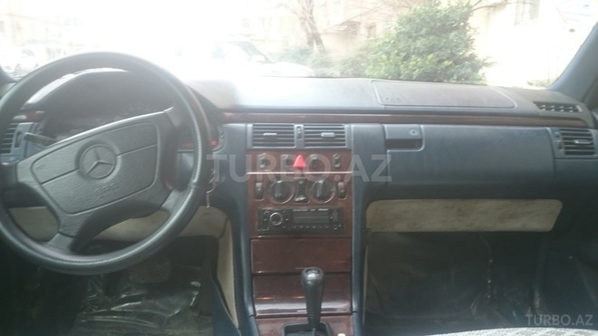Mercedes E 200 1996, 375,000 km - 2.0 l - Bakı