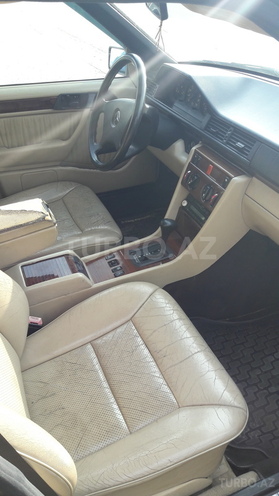 Mercedes E 300 1990, 345,201 km - 3.0 l - Sabirabad