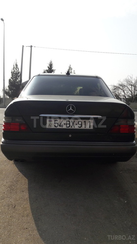 Mercedes E 300 1990, 345,201 km - 3.0 l - Sabirabad