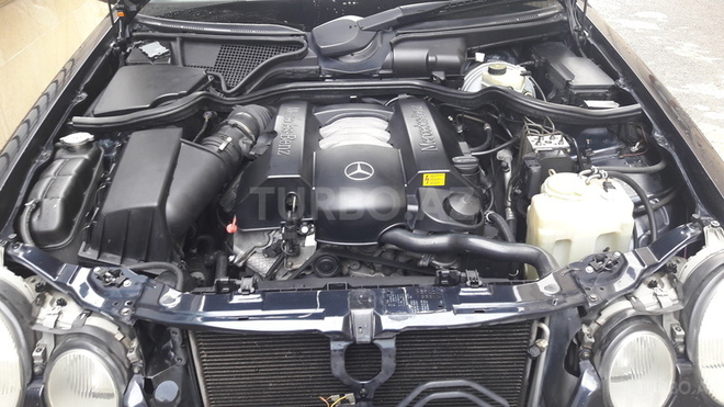 Mercedes E 240 2001, 178,000 km - 2.6 l - Bakı