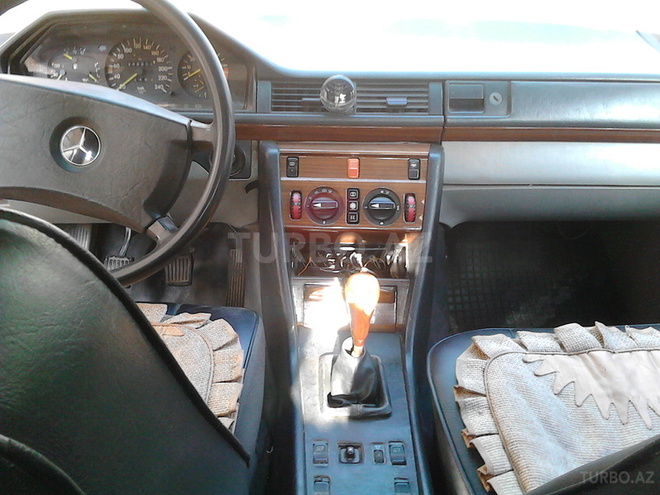 Mercedes E 300 1988, 278,540 km - 3.0 l - Sumqayıt