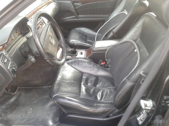 Mercedes E 220 1999, 320,000 km - 2.2 l - Zaqatala