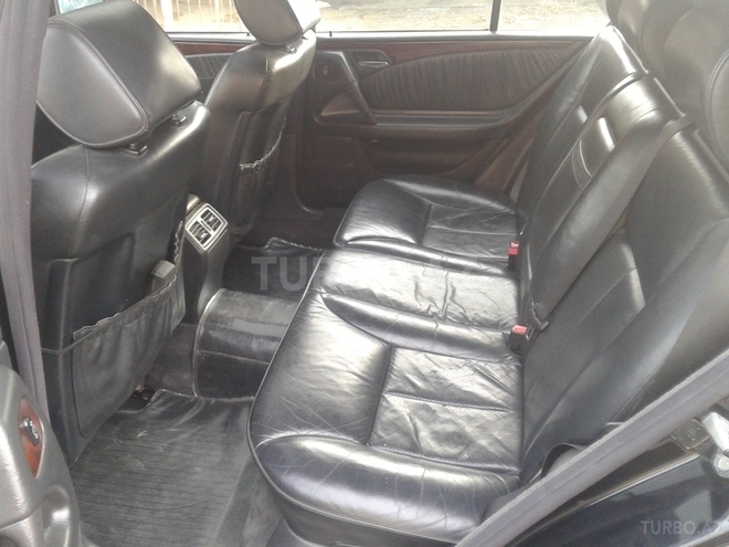 Mercedes E 220 1999, 320,000 km - 2.2 l - Zaqatala