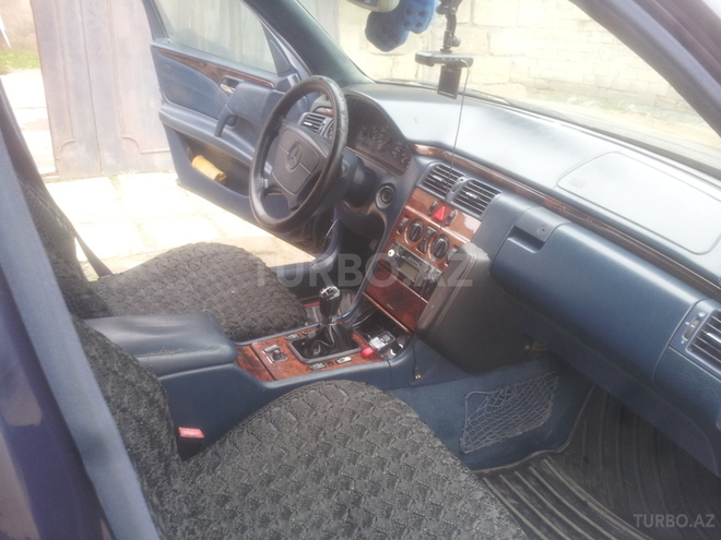 Mercedes E 200 1999, 250,000 km - 0.2 l - Bakı
