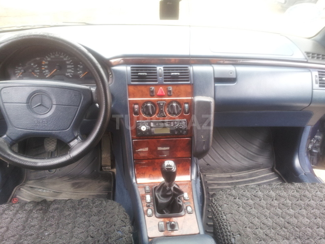 Mercedes E 200 1999, 250,000 km - 0.2 l - Bakı