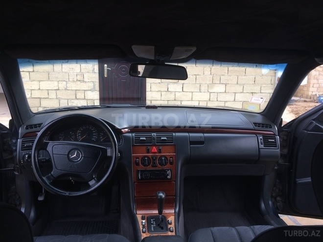 Mercedes E 230 1997, 321,200 km - 2.3 л - Bakı