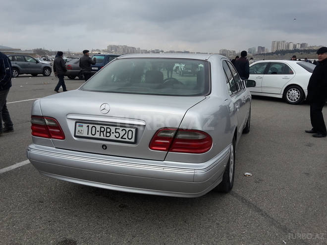 Mercedes E 240 2000, 419,000 km - 2.4 l - Bakı