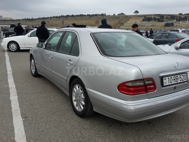 Mercedes E 240 2000, 419,000 km - 2.4 l - Bakı