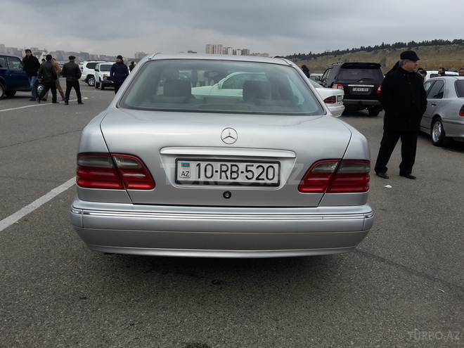 Mercedes E 240 2000, 419,000 km - 2.4 l - Bakı
