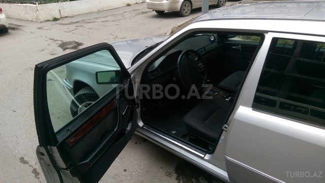 Mercedes E 200 1993, 238,000 km - 2.0 л - Bakı