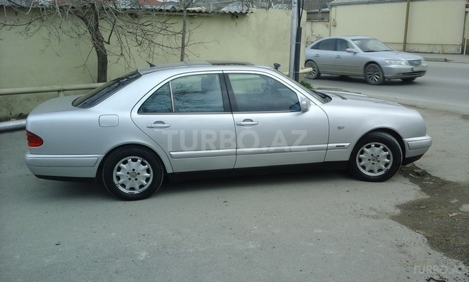 Mercedes E 240 1998, 273,000 km - 2.4 l - Bakı