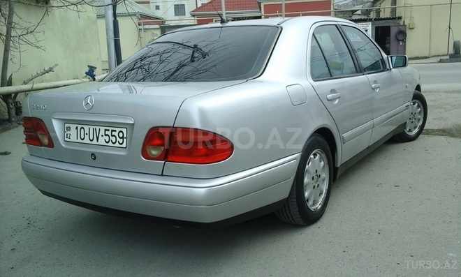 Mercedes E 240 1998, 273,000 km - 2.4 l - Bakı