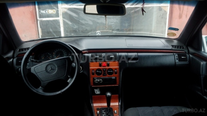 Mercedes E 240 1998, 273,000 km - 2.4 l - Bakı