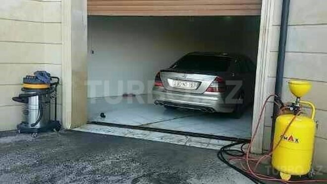 Mercedes E 240 2002, 180,000 km - 0.3 l - Quba