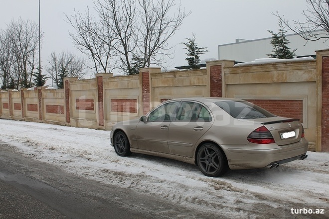 Mercedes E 240 2002, 180,000 km - 0.3 l - Quba