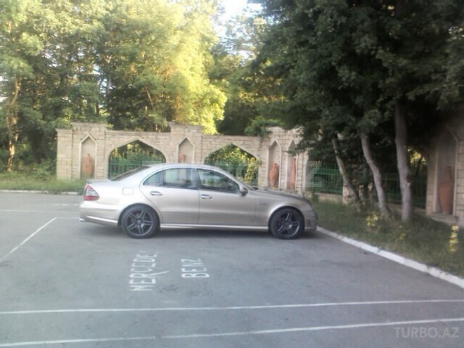 Mercedes E 240 2002, 180,000 km - 0.3 l - Quba
