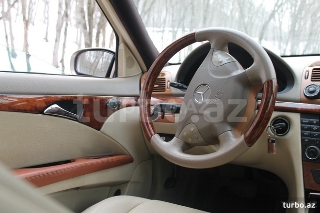 Mercedes E 240 2002, 180,000 km - 0.3 l - Quba