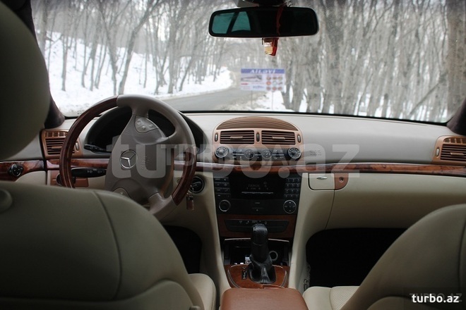 Mercedes E 240 2002, 180,000 km - 0.3 l - Quba