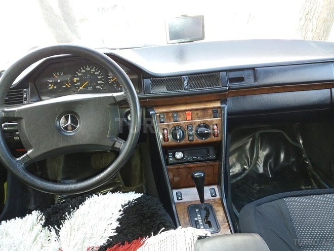 Mercedes E 200 1990, 350,000 km - 2.0 l - Sumqayıt